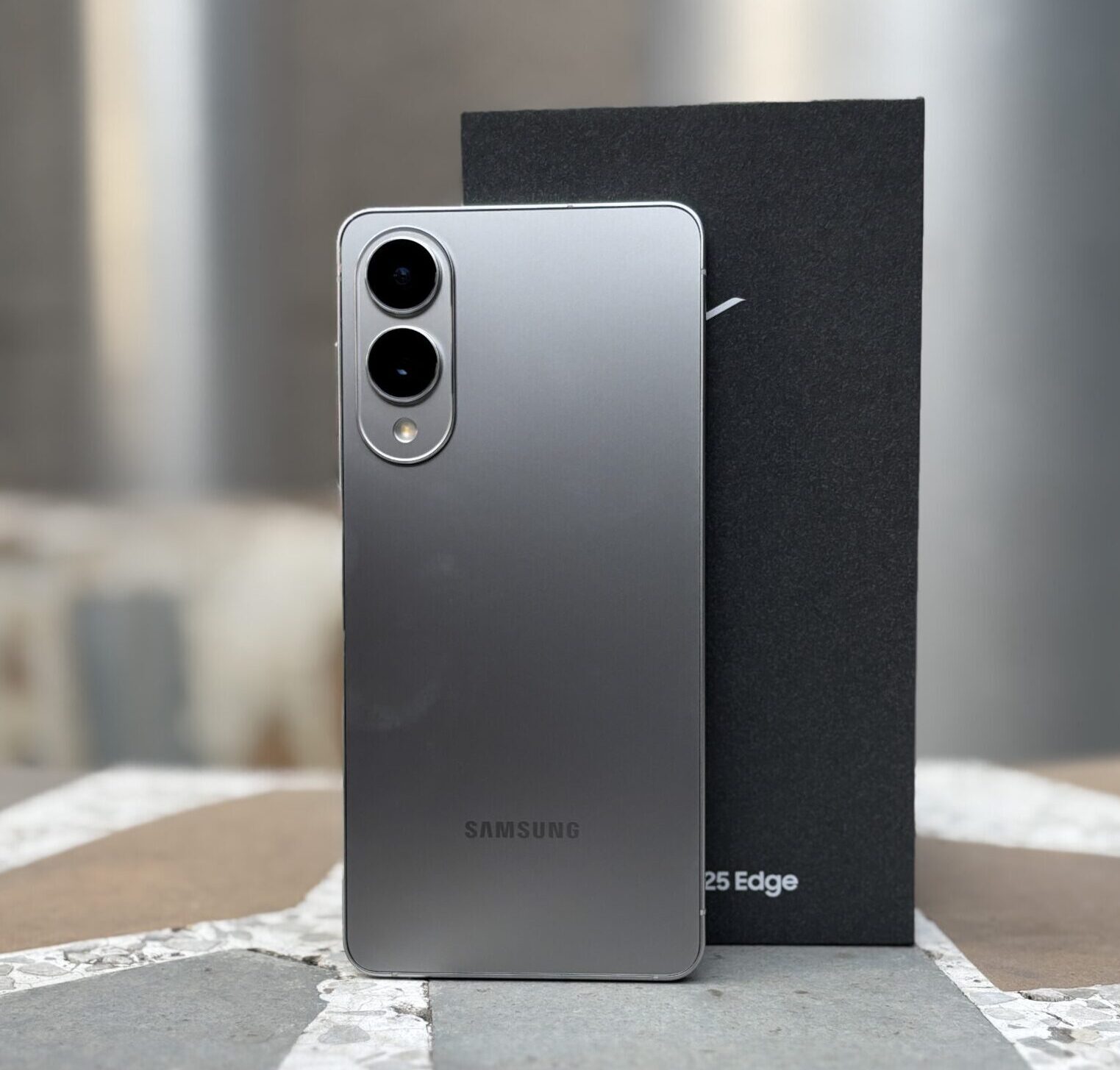 Samsung Galaxy S25 Edge Review: A Slim New Take on the Flagship, But at What Cost?