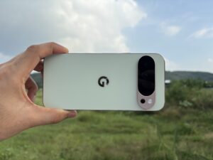 Google’s Pixel 10 Pro XL, priced at ₹1,24,999, aims to rival the iPhone 17 Pro Max and Galaxy S25 Ultra. Here’s our in-depth review of its design, display, AI, performance, and cameras.