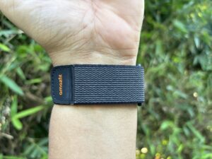 Amazfit Helio Strap, priced at ₹8,999, offers a distraction-free fitness tracking experience. Here’s our full review with insights on design, features, battery, and performance.