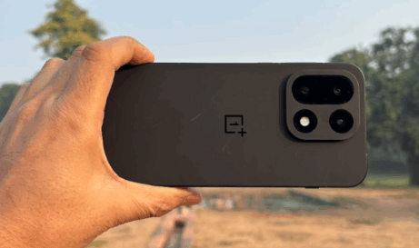 OnePlus 15 OxygenOS Update Drops With Big Features and a 2.3GB Surprise