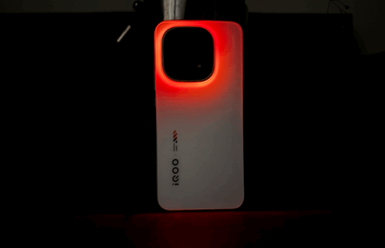 iQOO 15 Ultra Tipped to Launch Before Chinese New Year With Active Cooling Fan