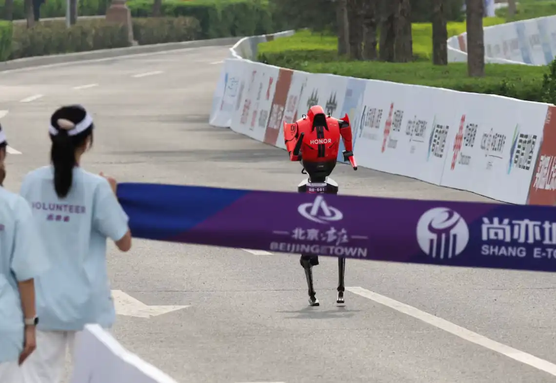 Chinese Humanoid Robot Outruns Human Athletes in Beijing Half-Marathon